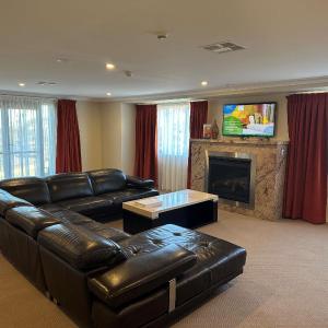 Deluxe Suite with One King Bed and Two Single Beds
