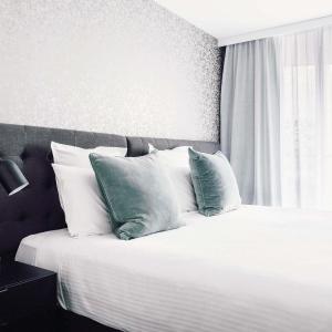 Two-Bedroom Premium Apartment with Two King Beds and Balcony