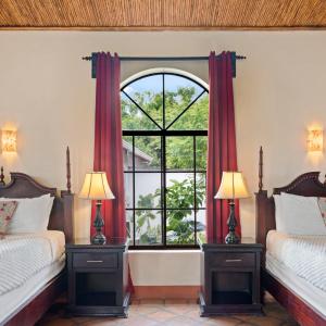 Quadruple Room 3 with pool view