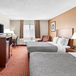 Queen Room with Two Queen Beds - Non-Smoking
