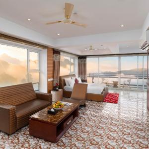 Corner Club Suite with Complimentary Adventure Activities and 100 Spread Breakfast