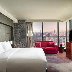 Luxury Corner King Room with View