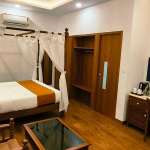 King Room with Pool View