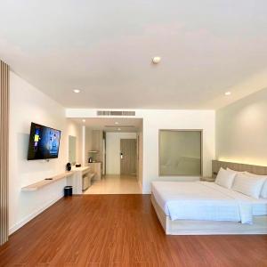 Deluxe Double Room with Pool Access