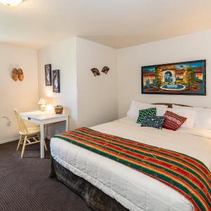 Immigrant Room with One King Bed, Jacuzzi tub