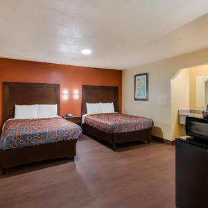 Quadruple Room with Two Queen Beds - Disability Access/Smoking