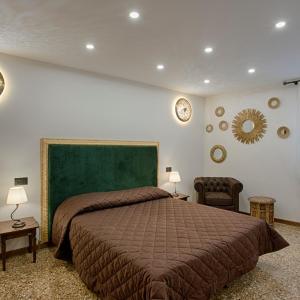 Standard Double Room with Shared Bathroom