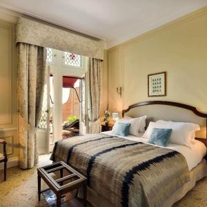 Superior King Room with Terrace and Garden View