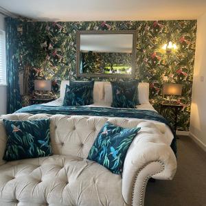 Honeymoon Suite