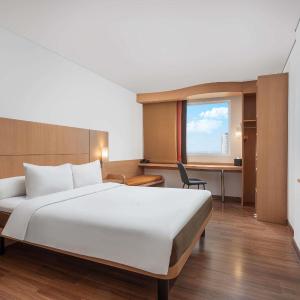 Standard Double Room - City Side