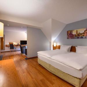 Premium King Room 200x200