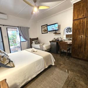 Deluxe Queen Garden View Room with Patio & Spa Bath