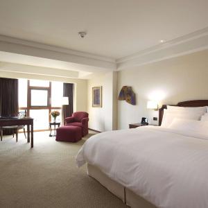Swiss Executive with One King Bed - High Floor