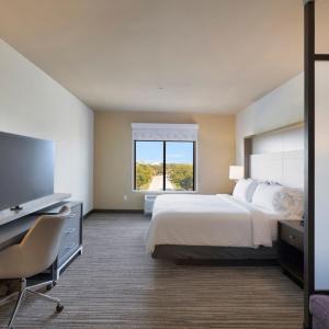 King Suite - Communications Accessible