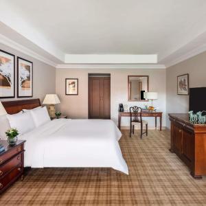 Fairmont Queen Room
