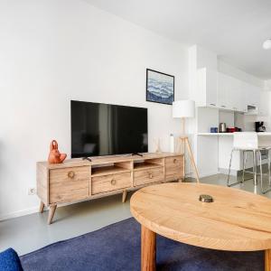 Contemporary One Bedroom (A15)