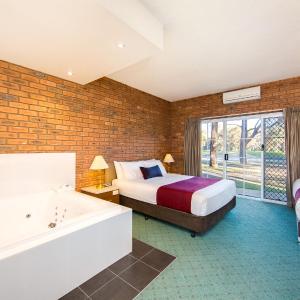 Double or Twin Room with Spa Bath