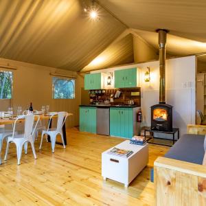 Classic tent (no hot tub)