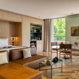 Superior King Suite