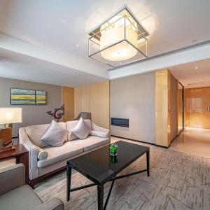 One-Bedroom King Suite