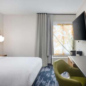 Queen Room with Bathtub - Mobility Access
