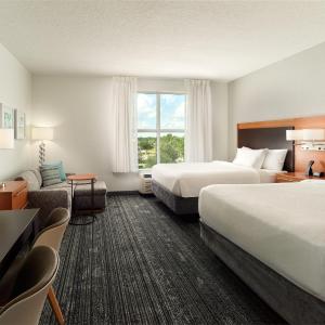 Studio Queen Suite with Sofa Bed - Mobility Accessible with Tub