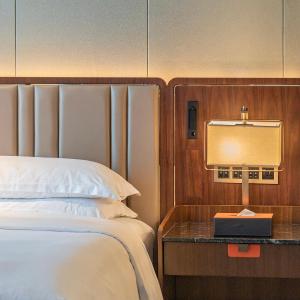 Twin Deluxe Hilton Room