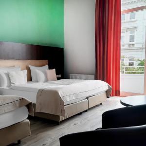 Premium King Room with One Single Bed
