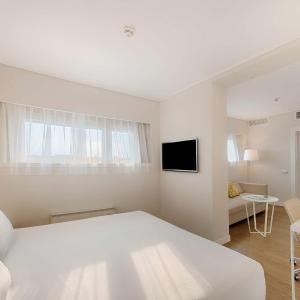 Suite with extra bed (2 adults + 2 children)