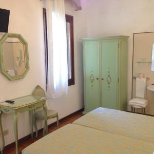 Double or Twin Room with Private External Bathroom