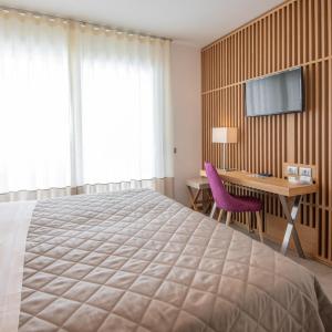 Queen Room with Spa Bath
