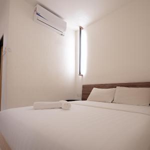Standard Queen Room (No Window)