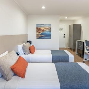 Deluxe Twin Room with Rain Shower - Non-Smoking