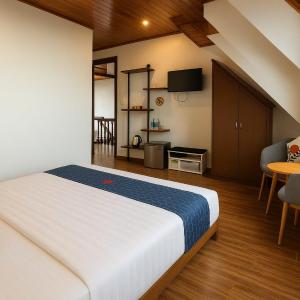 Deluxe Room (2 Adults + 1 Child)