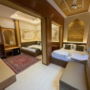 Royal Family Room 5 Bed