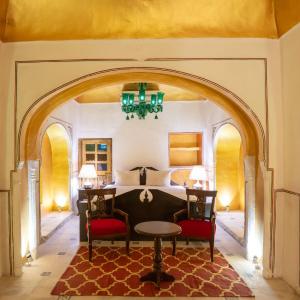 Rosa Jaypore suite