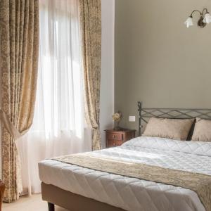Deluxe Suite with Spa Bath