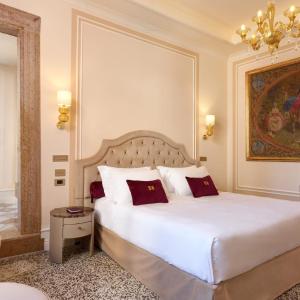 Prestige Double Room with Lateral Canal View