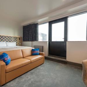 Balcony Room, 1 Super King Bed, City View