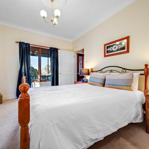 Leura Mall Three bedroom Cottage