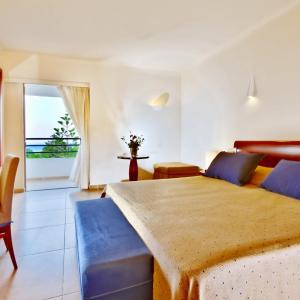 Double or Twin Room with Side Sea View