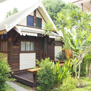 Bungalow with Garden View