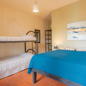 Comfort Family Room with Private Bathroom (No Hot Water)