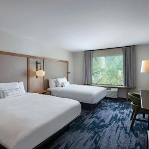 Queen Room with Two Queen Beds and Bathtub - Mobility Access