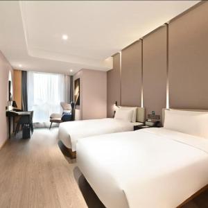 Elegant Twin Room	