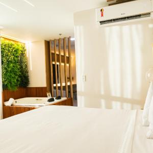 Deluxe Suite with Spa Bath