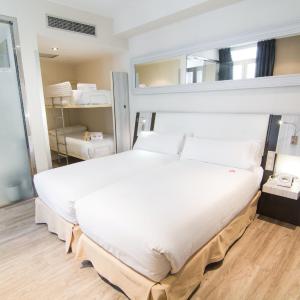 Quadruple Room (4 Adults)