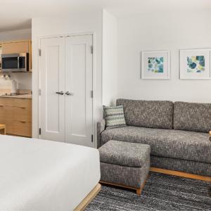 King Studio with Sofa Bed - Hearing Accessible