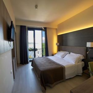 Superior Double Room with Balcony and Lake/Square View