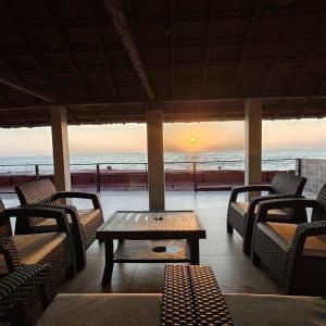Deluxe Double Room (2 Adults + 1 Child)